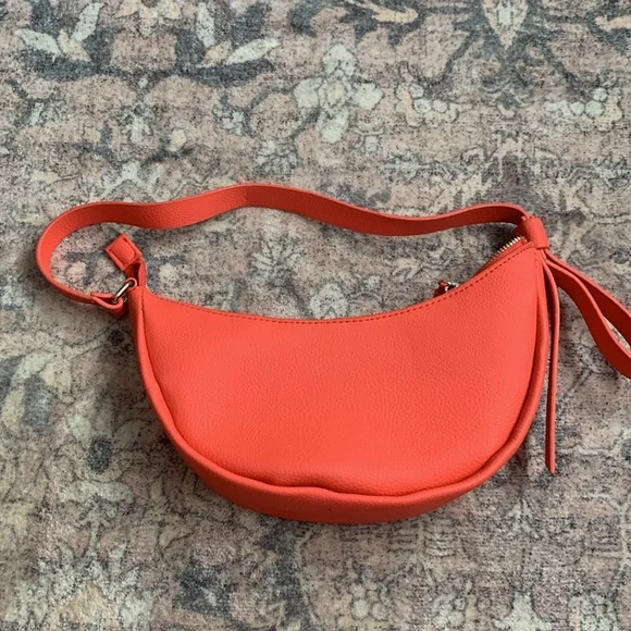 Stylish Black and Coral Handbag Set - Picture 3 of 6